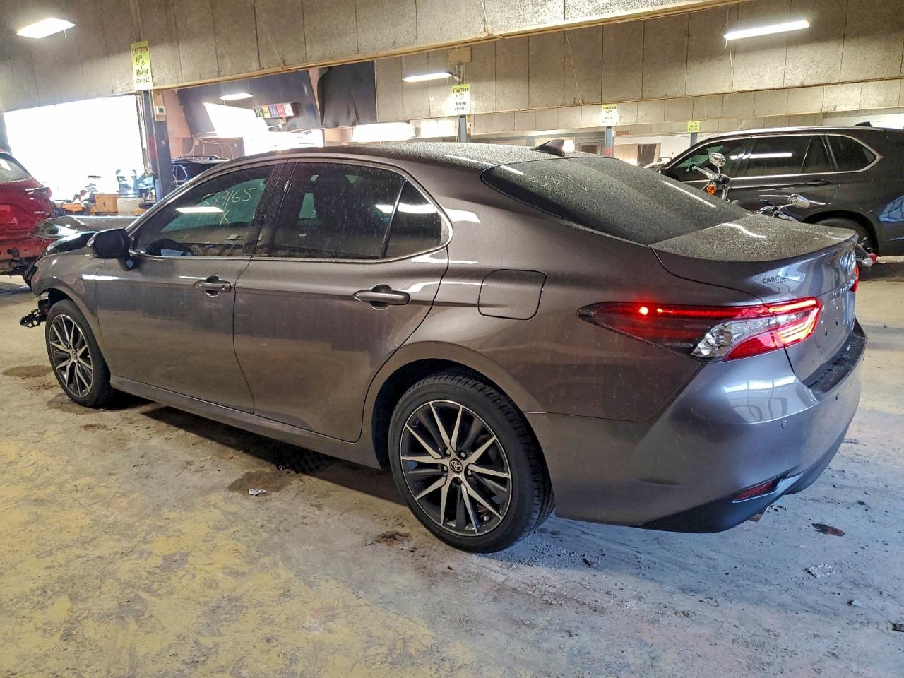 2022 TOYOTA CAMRY XLE photo 2