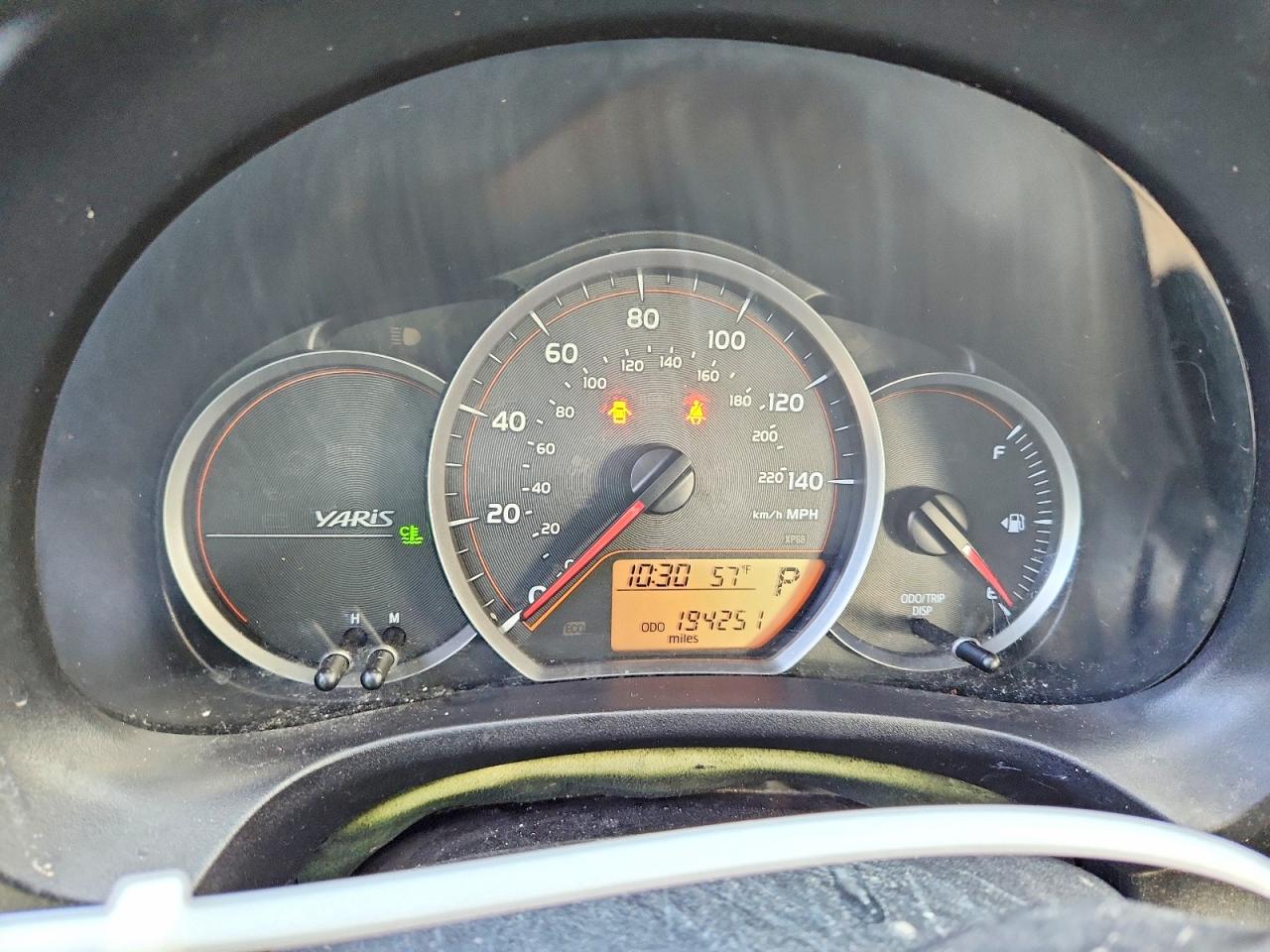 2012 TOYOTA YARIS photo 9