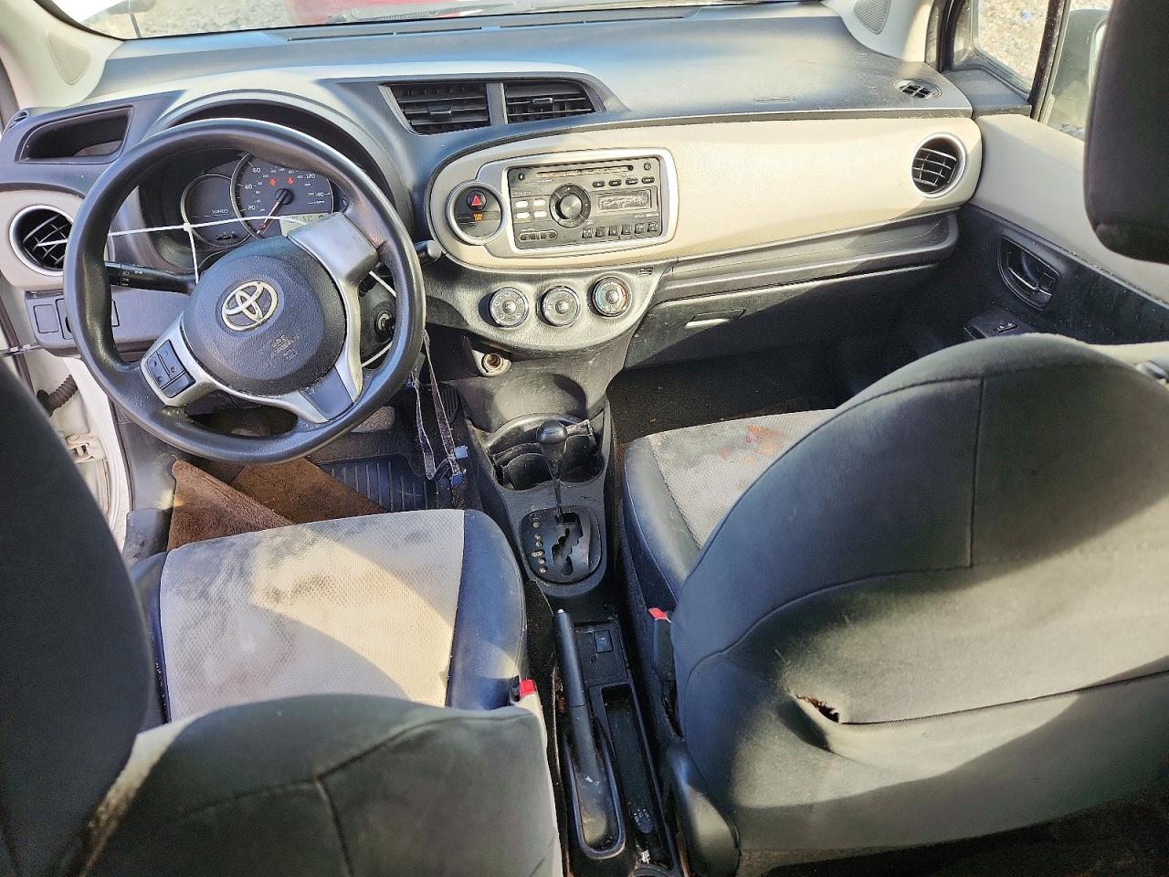 2012 TOYOTA YARIS photo 8