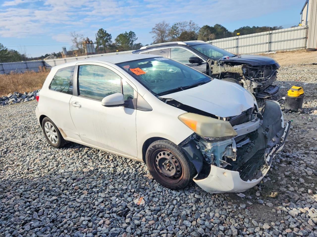 2012 TOYOTA YARIS photo 4