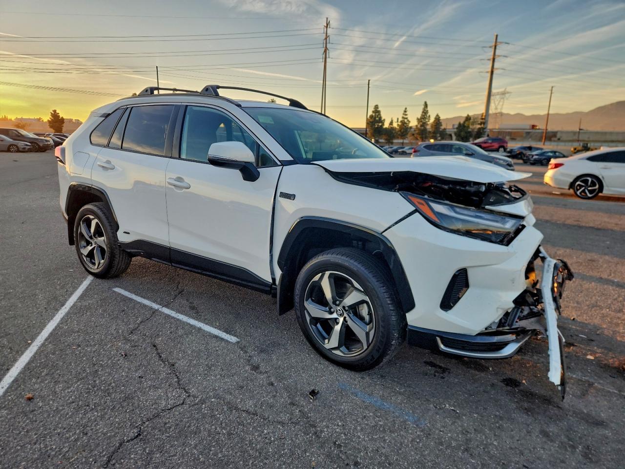2024 TOYOTA RAV4 PRIME SE photo 4