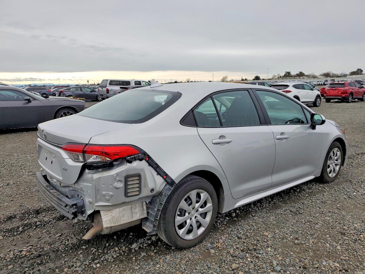 2024 TOYOTA COROLLA LE photo 3