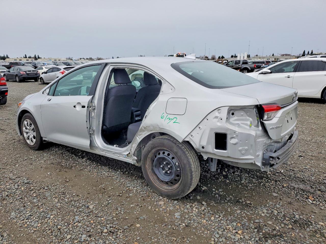 2024 TOYOTA COROLLA LE photo 2
