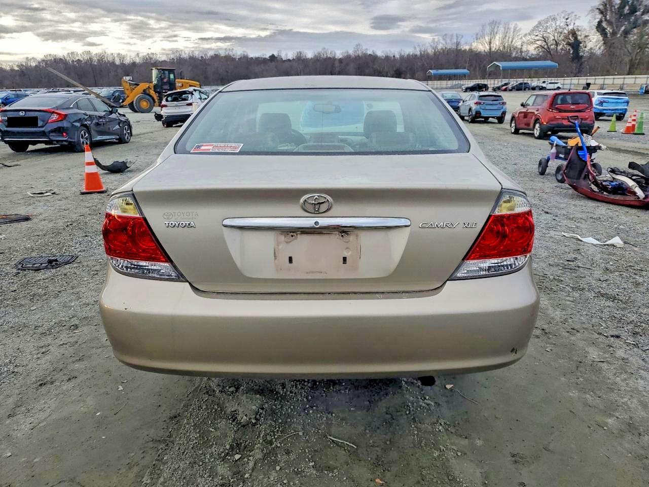 2005 TOYOTA CAMRY LE photo 6