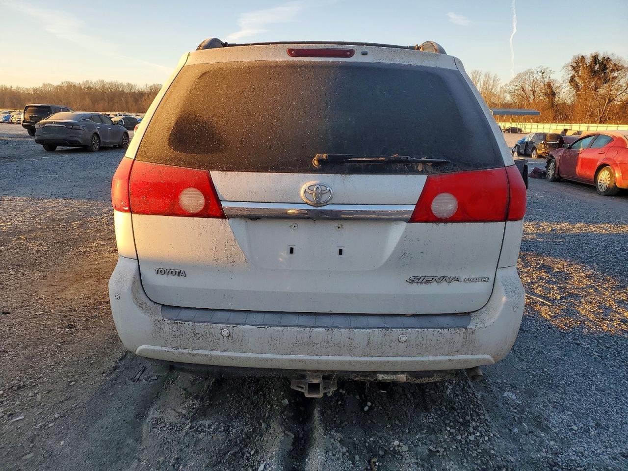 2008 TOYOTA SIENNA XLE photo 6