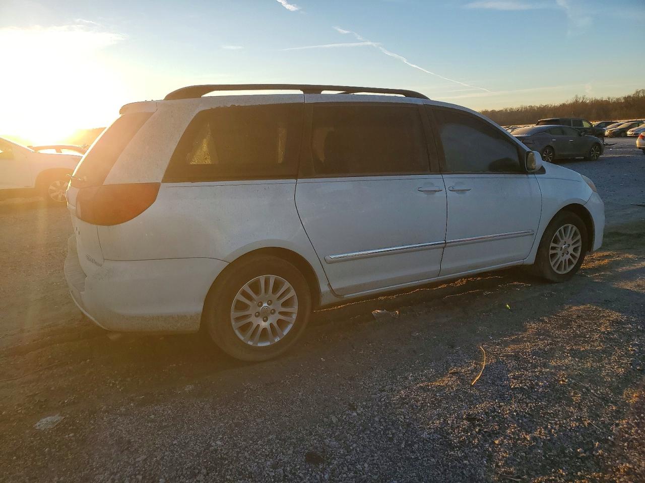 2008 TOYOTA SIENNA XLE photo 3