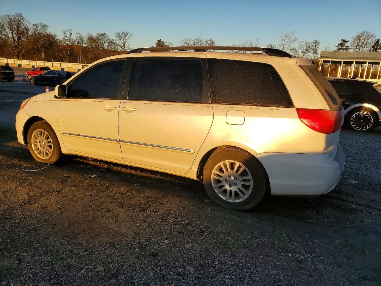 2008 TOYOTA SIENNA XLE photo 2