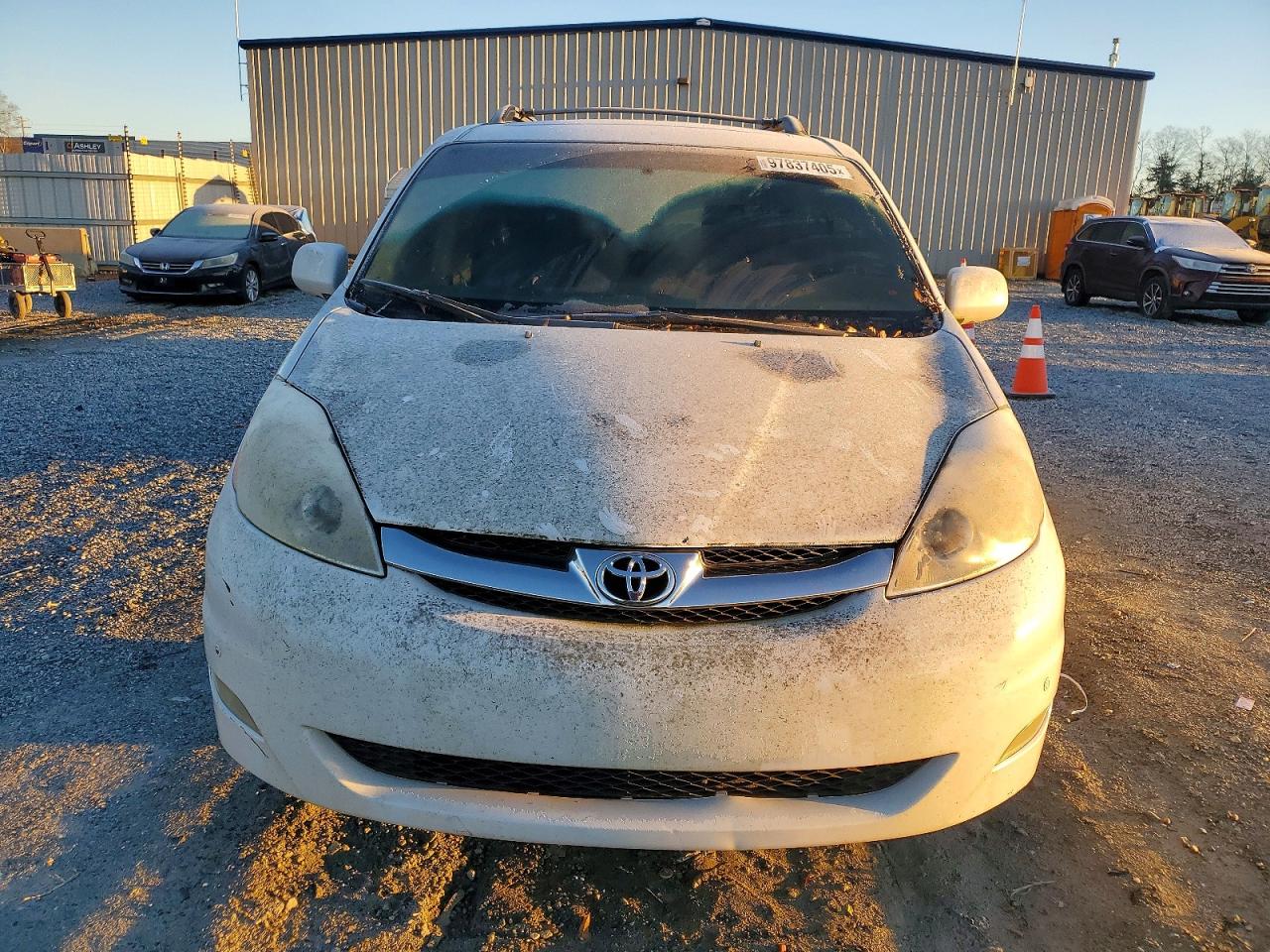 2008 TOYOTA SIENNA XLE photo 5