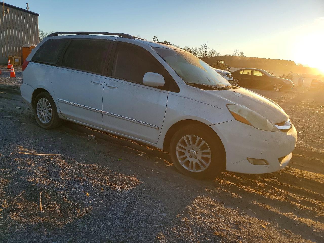 2008 TOYOTA SIENNA XLE photo 4