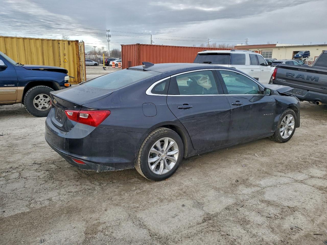 2023 CHEVROLET MALIBU LT photo 3