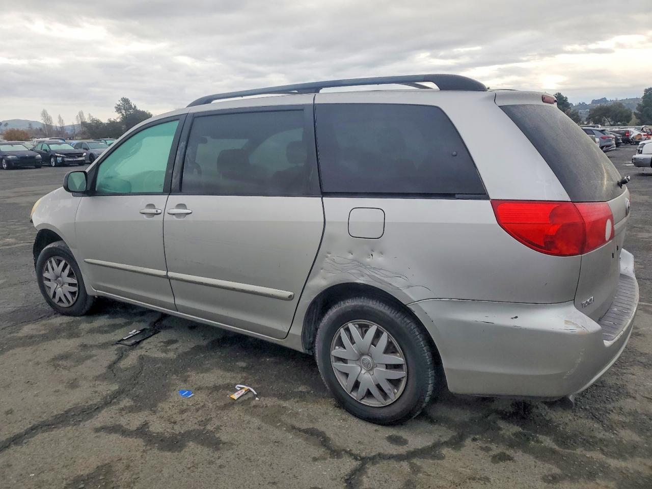 2006 TOYOTA SIENNA photo 3