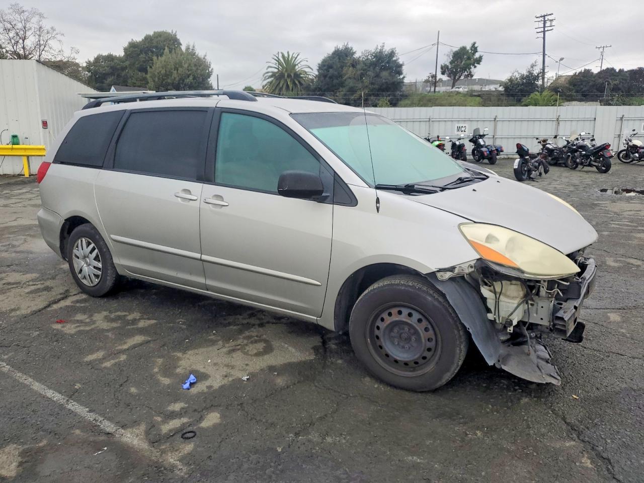 2006 TOYOTA SIENNA photo 7