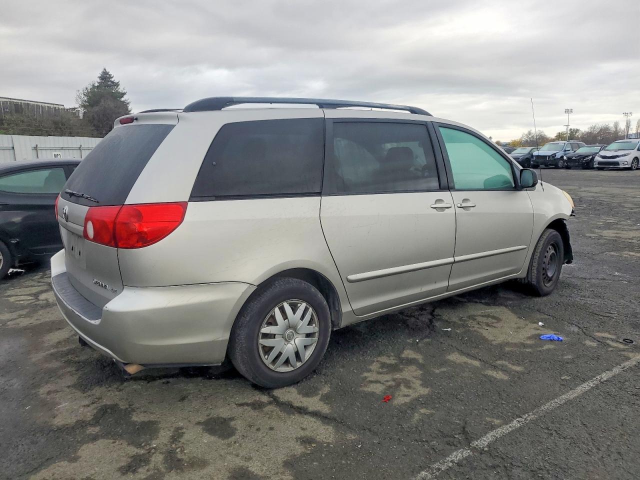 2006 TOYOTA SIENNA photo 5