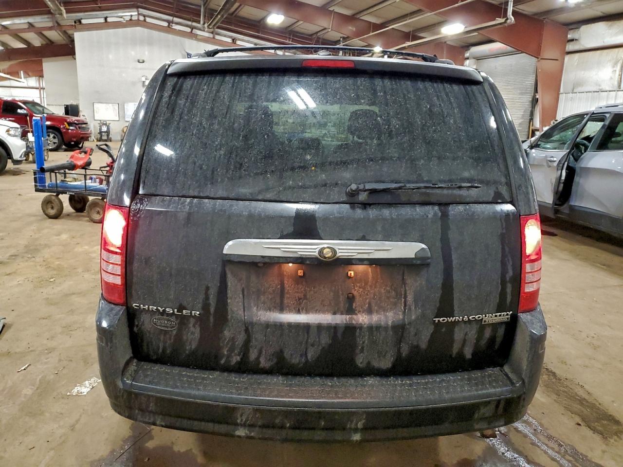 2010 CHRYSLER TOWN & COUNTRY TOURING photo 6