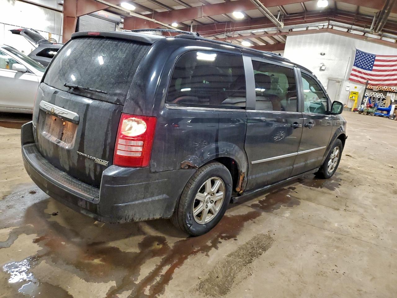 2010 CHRYSLER TOWN & COUNTRY TOURING photo 3