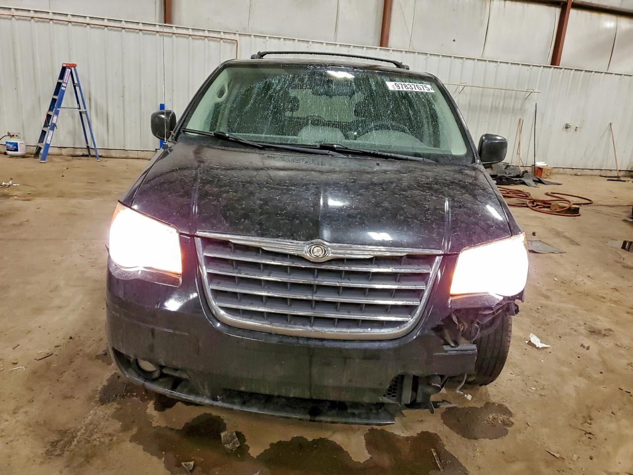 2010 CHRYSLER TOWN & COUNTRY TOURING photo 5