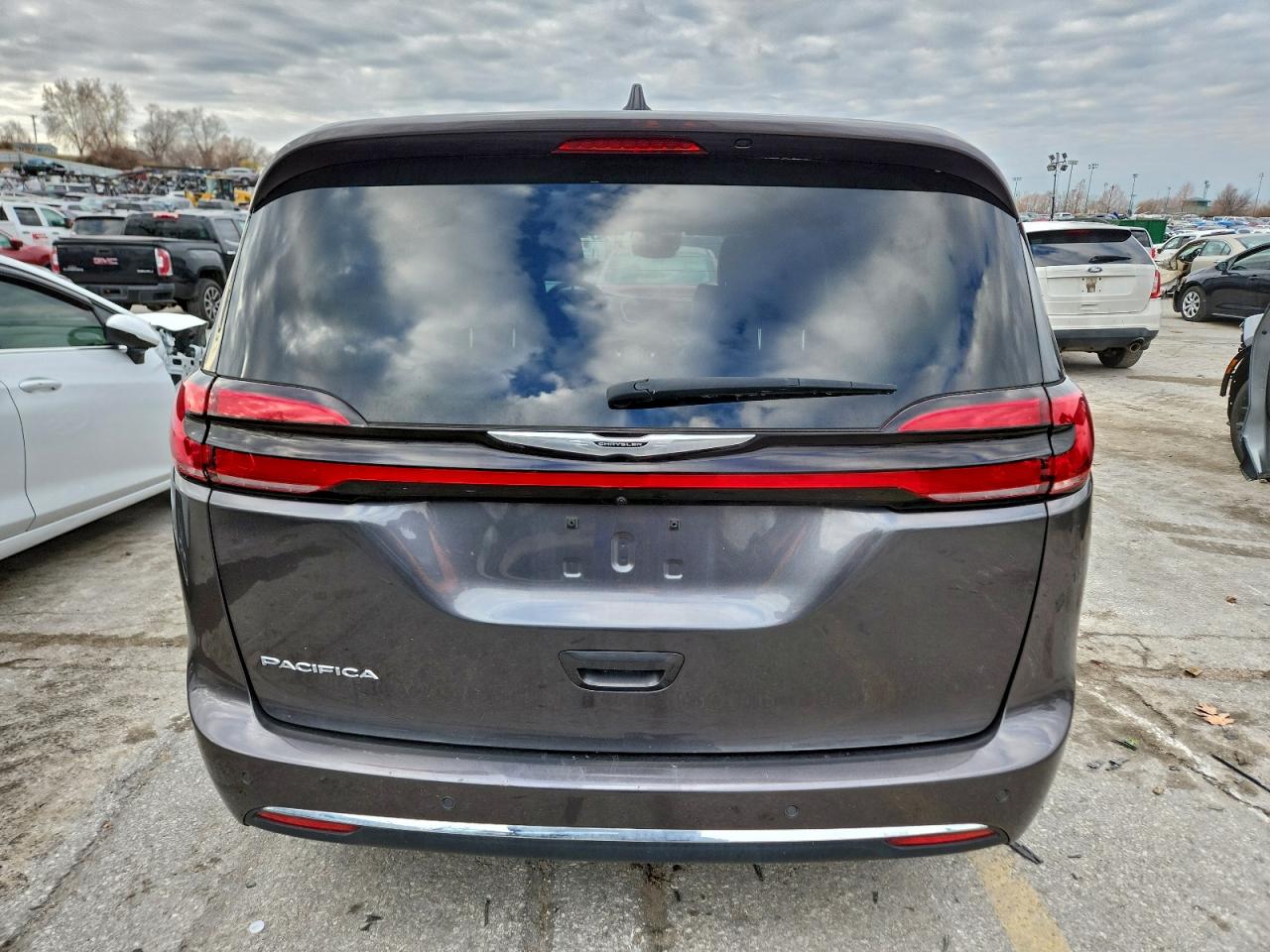 2023 CHRYSLER PACIFICA TOURING L photo 6