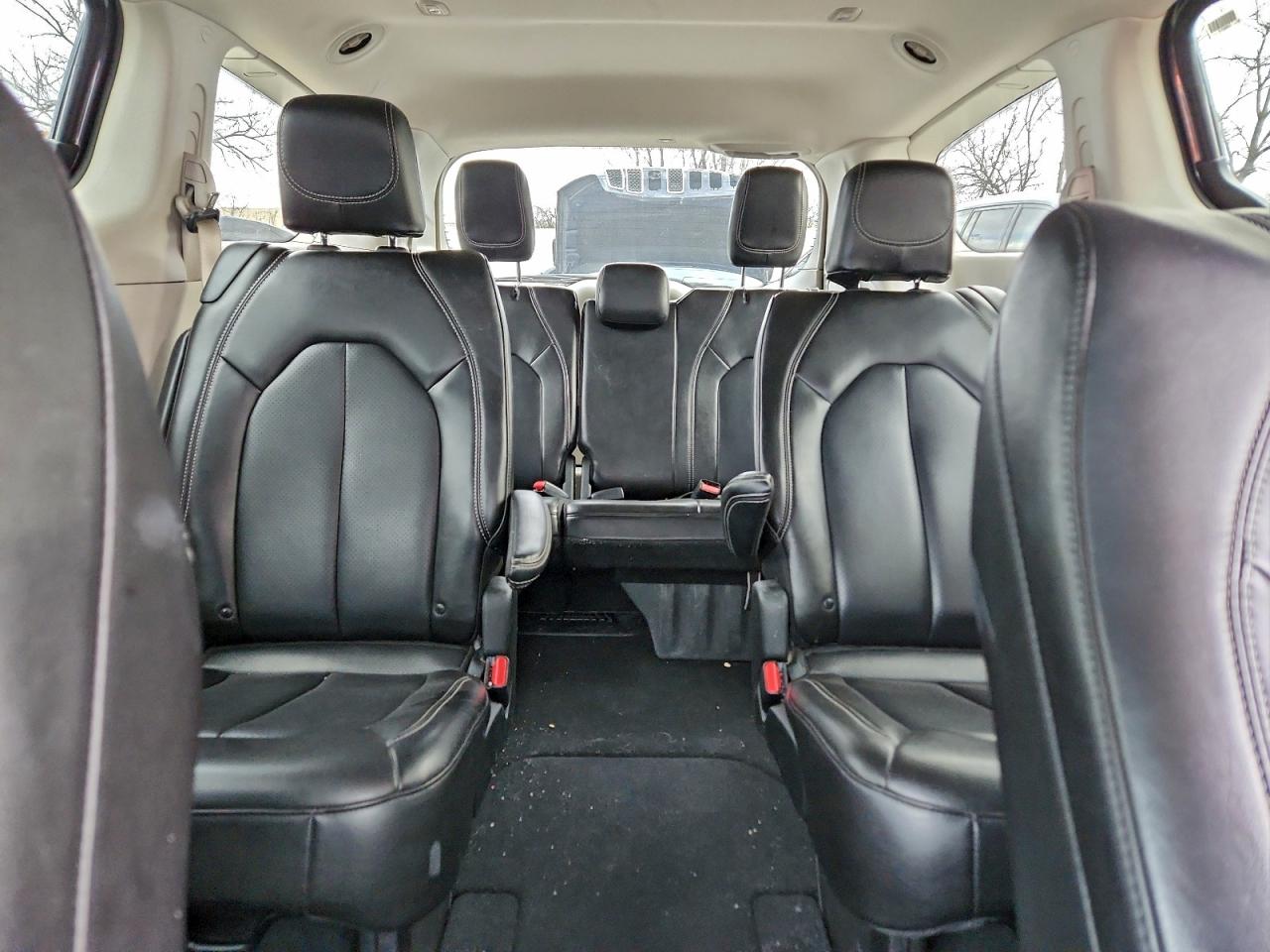2023 CHRYSLER PACIFICA TOURING L photo 10