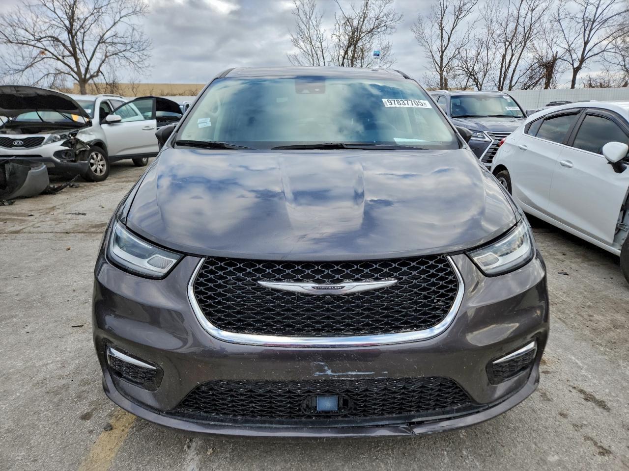 2023 CHRYSLER PACIFICA TOURING L photo 5