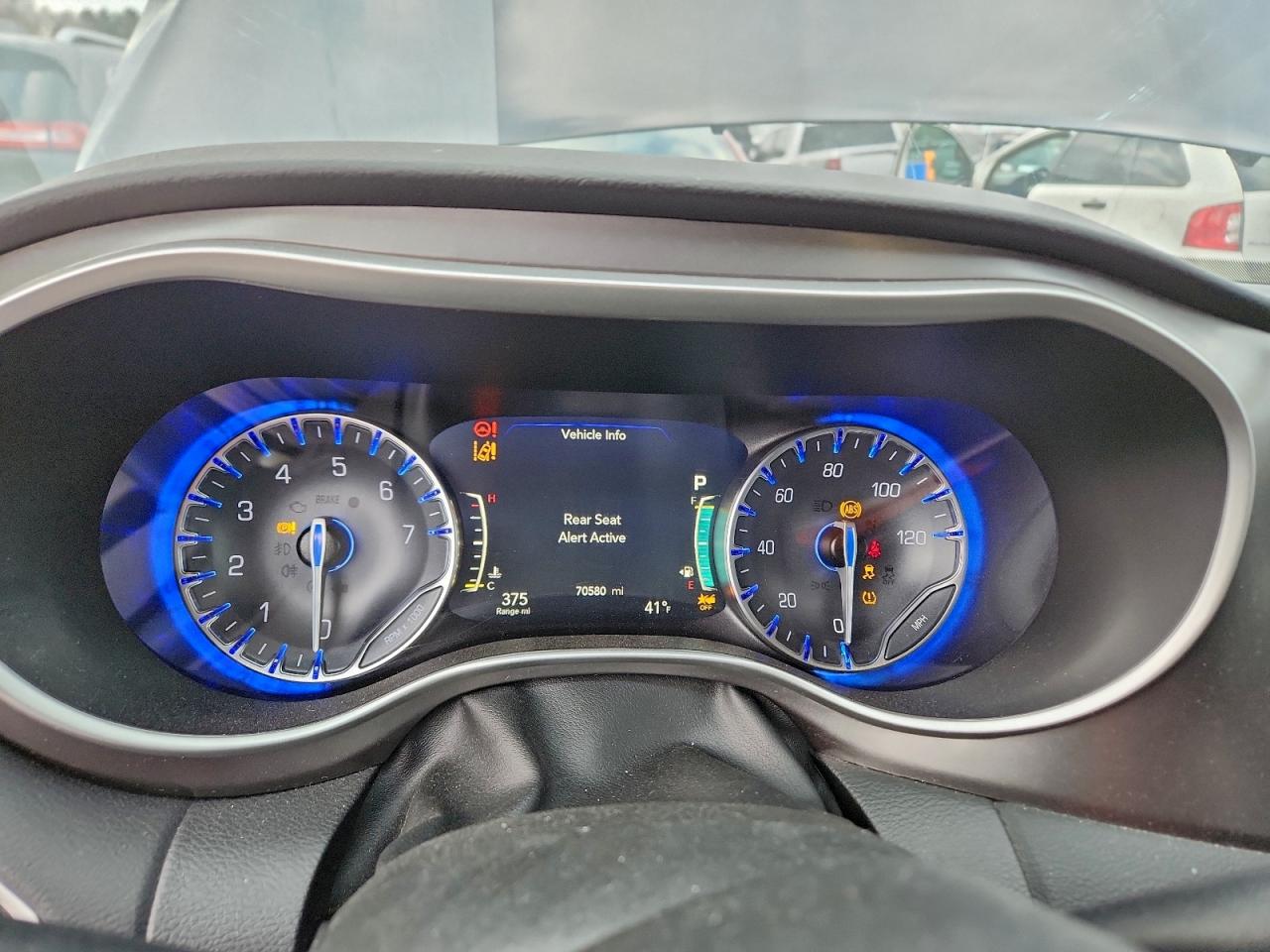 2023 CHRYSLER PACIFICA TOURING L photo 9