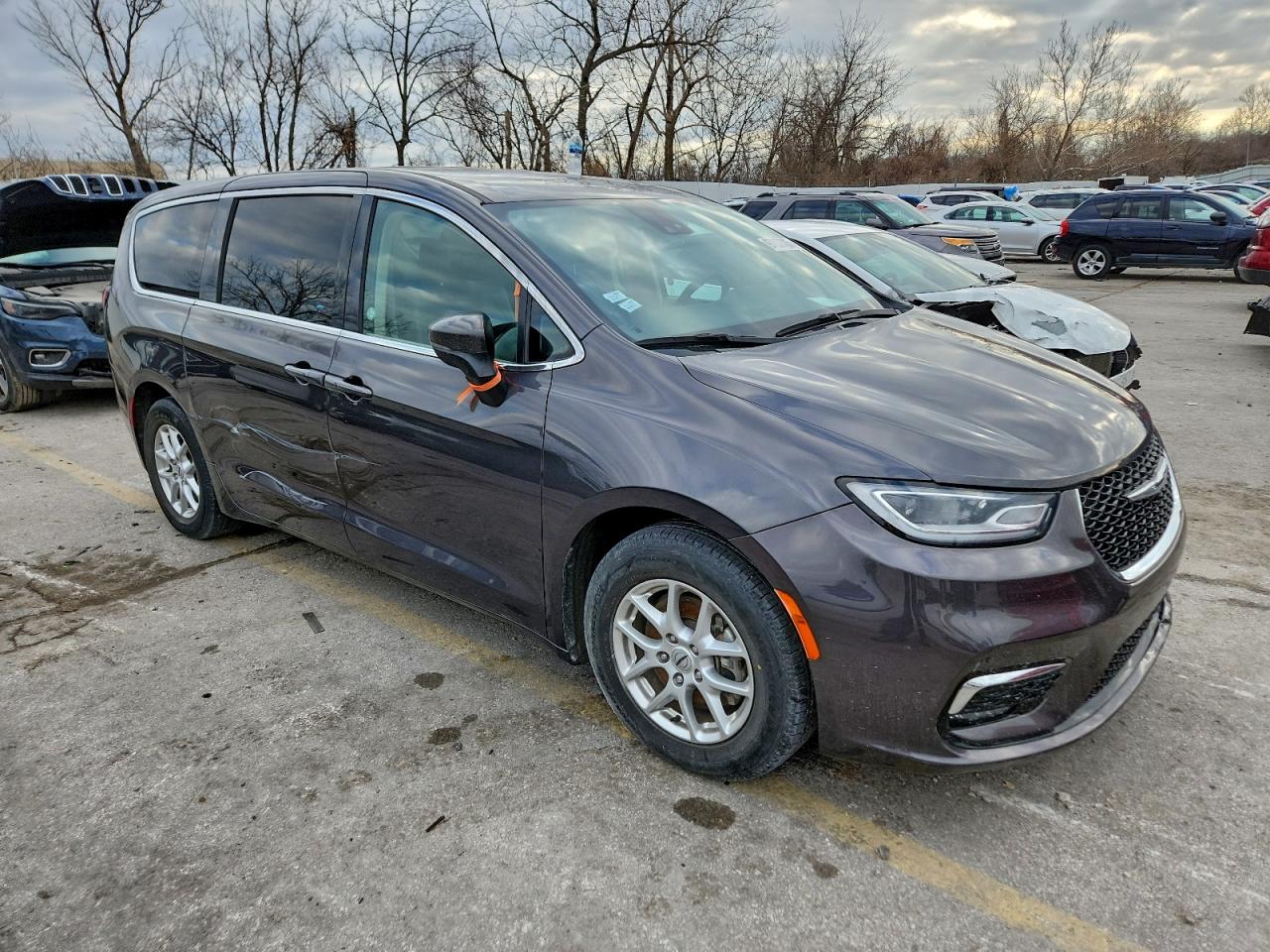2023 CHRYSLER PACIFICA TOURING L photo 4