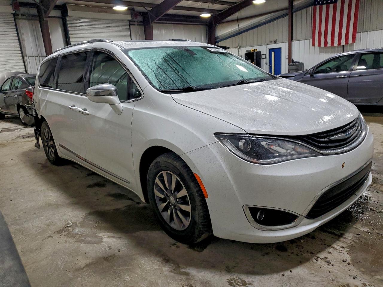 2019 CHRYSLER PACIFICA HYBRID LIMITED photo 4