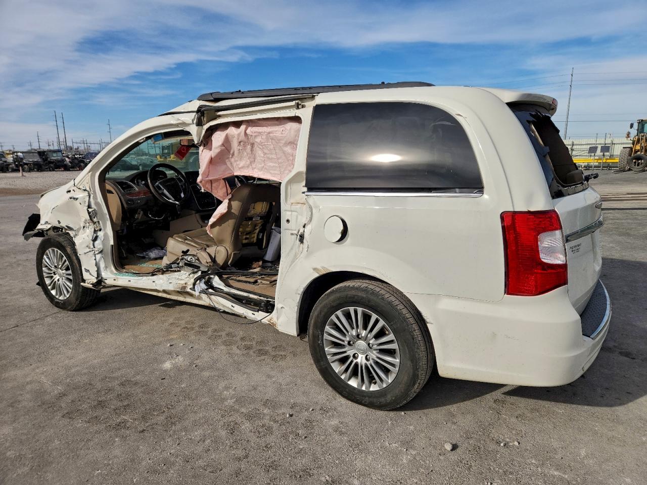2013 CHRYSLER TOWN & COUNTRY TOURING L photo 2