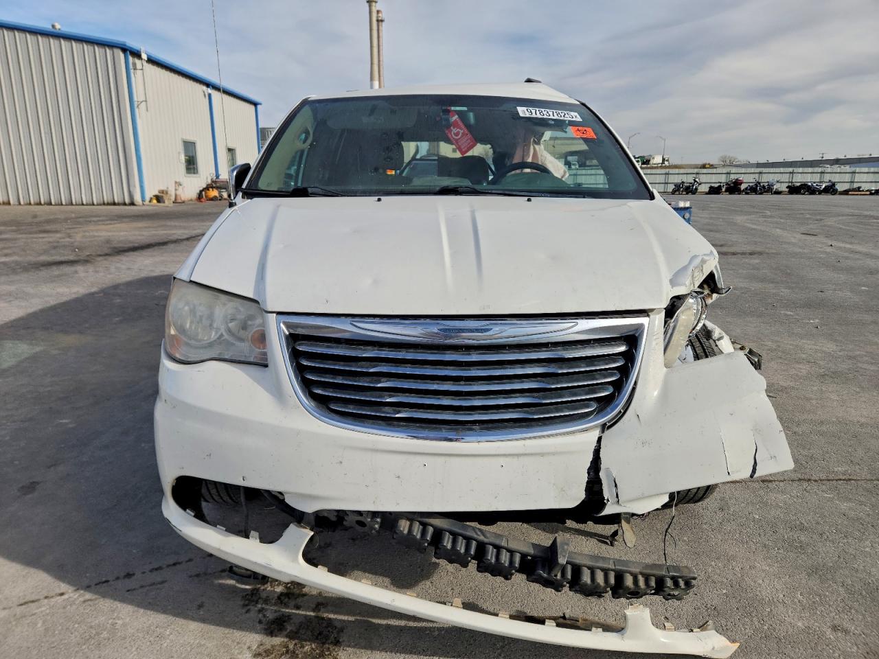 2013 CHRYSLER TOWN & COUNTRY TOURING L photo 5