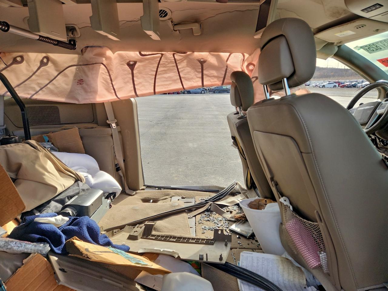2013 CHRYSLER TOWN & COUNTRY TOURING L photo 11