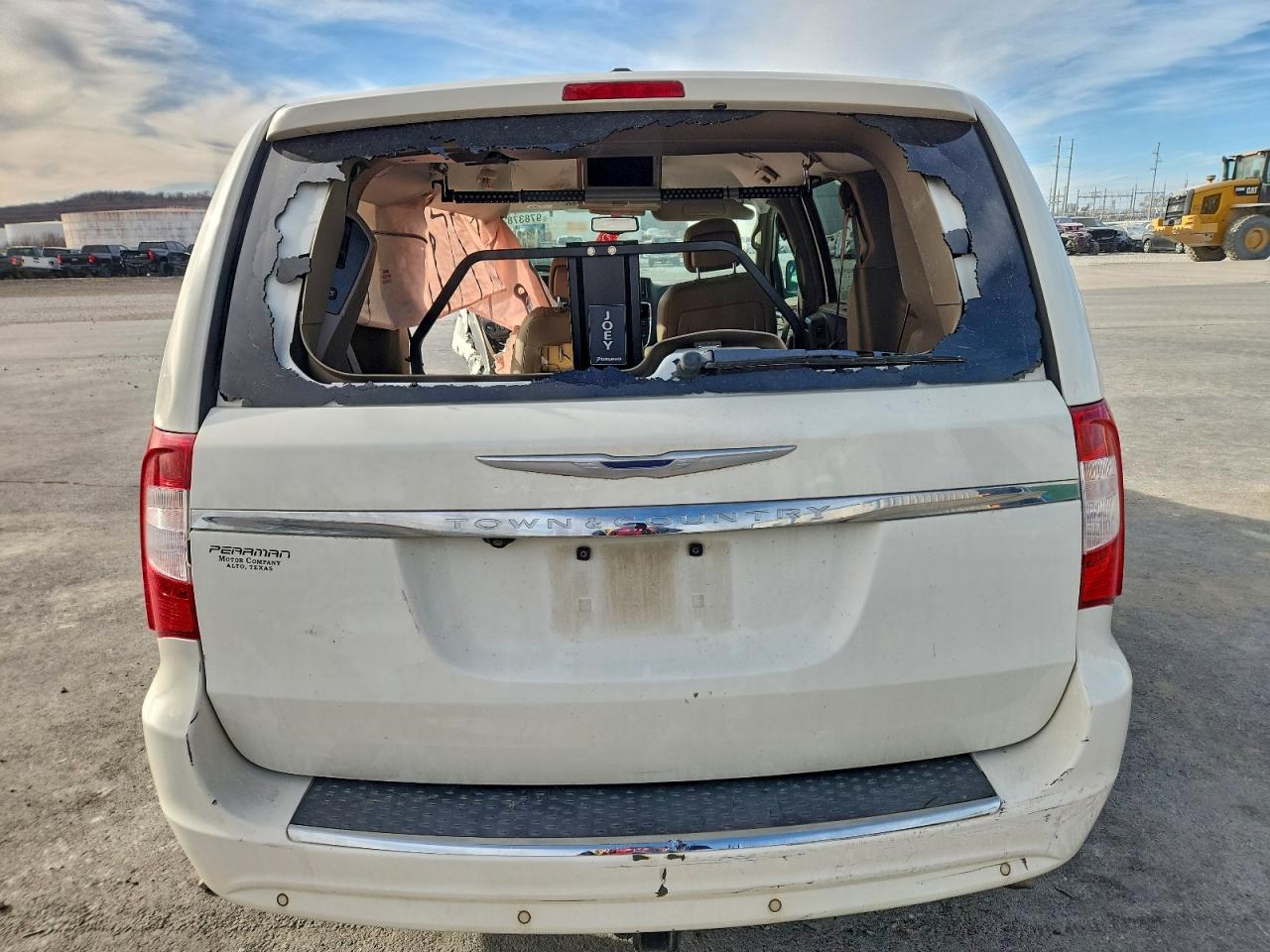 2013 CHRYSLER TOWN & COUNTRY TOURING L photo 6