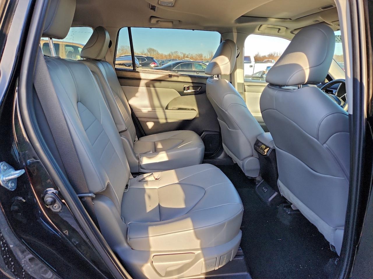 2023 TOYOTA HIGHLANDER L photo 11