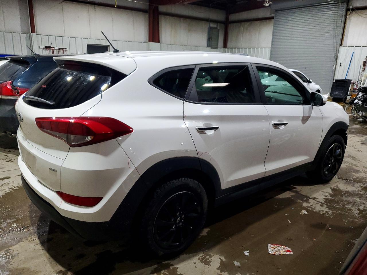 2018 HYUNDAI TUCSON SE photo 3