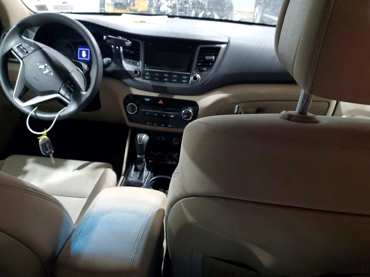 2018 HYUNDAI TUCSON SE photo 8