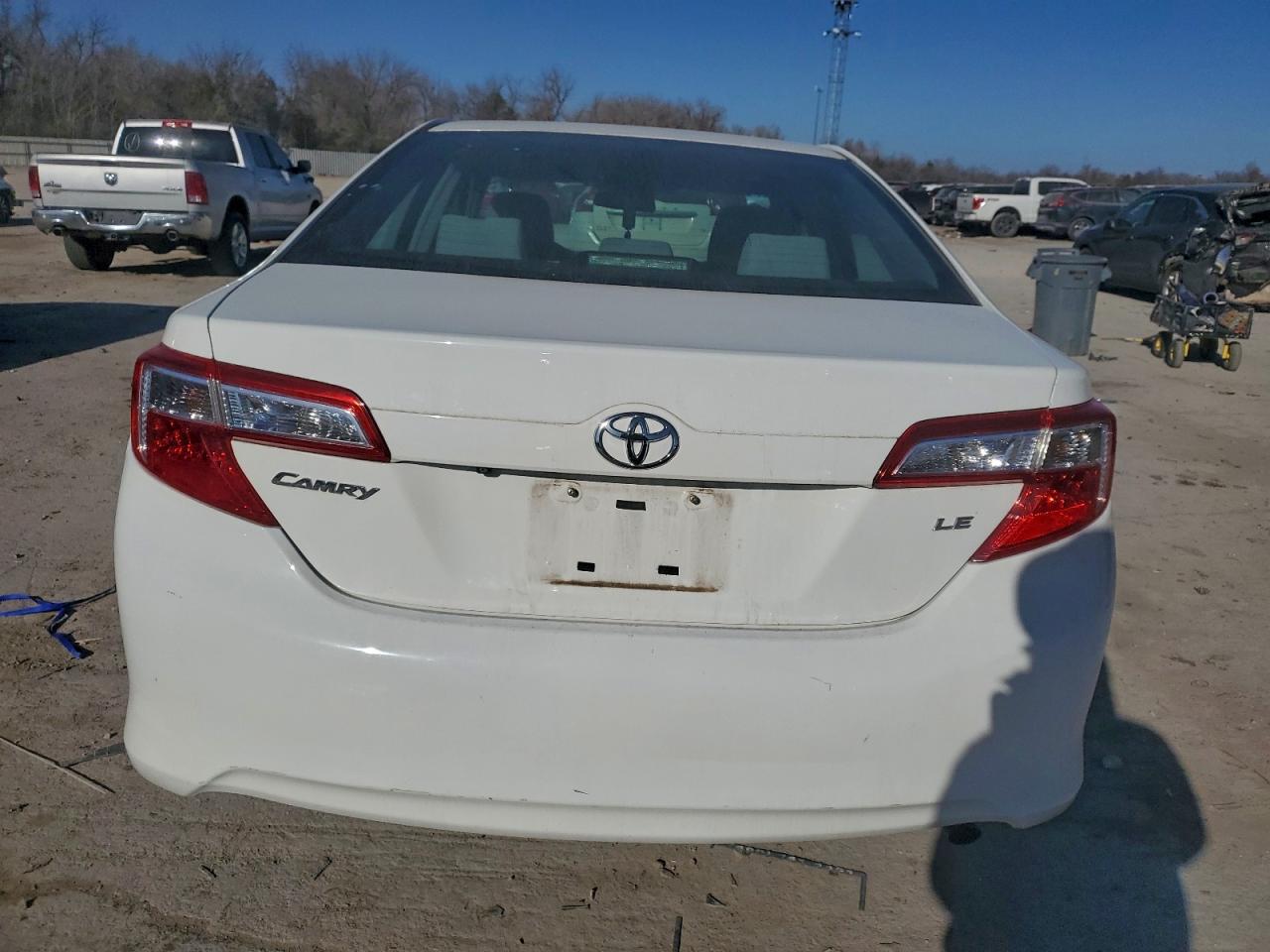 2014 TOYOTA CAMRY L photo 6