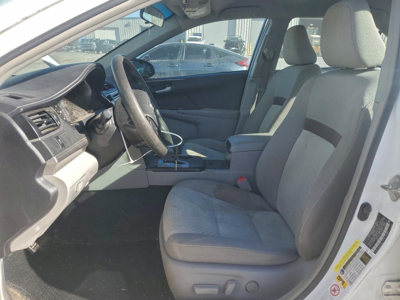 2014 TOYOTA CAMRY L photo 7