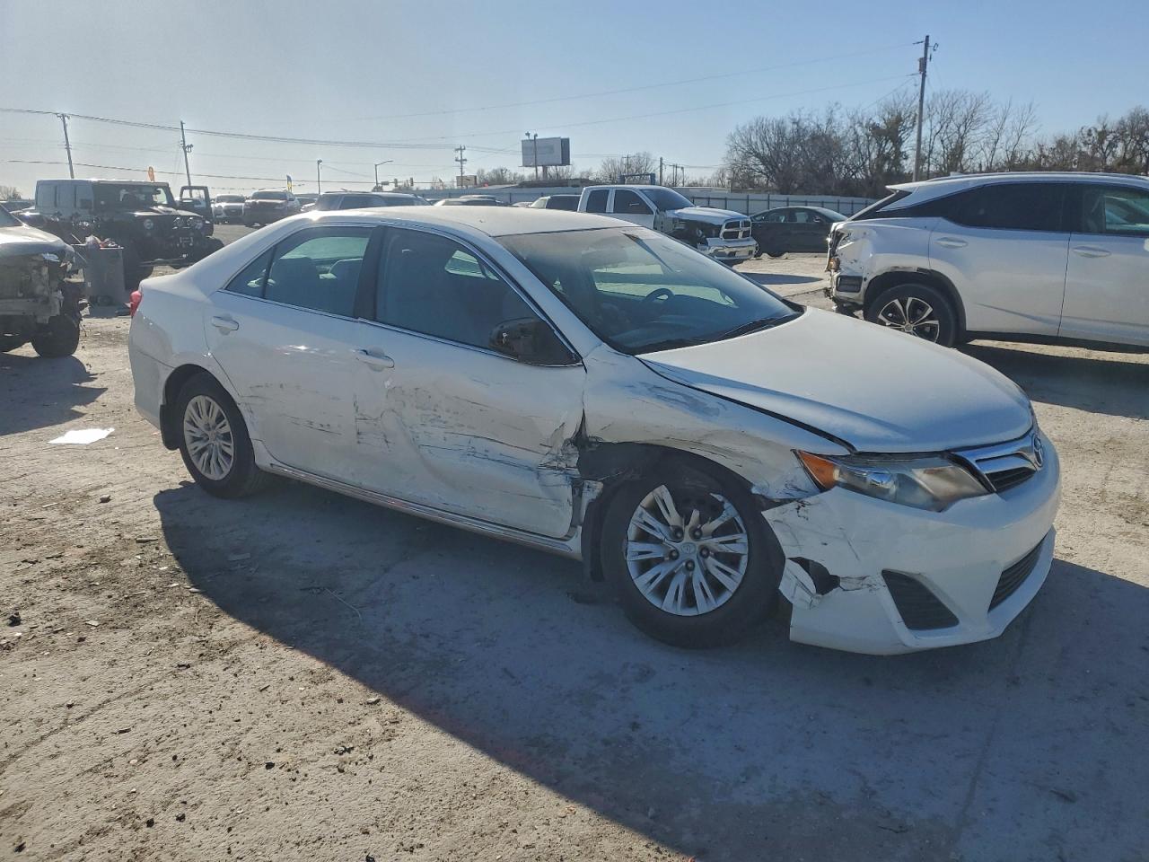2014 TOYOTA CAMRY L photo 4
