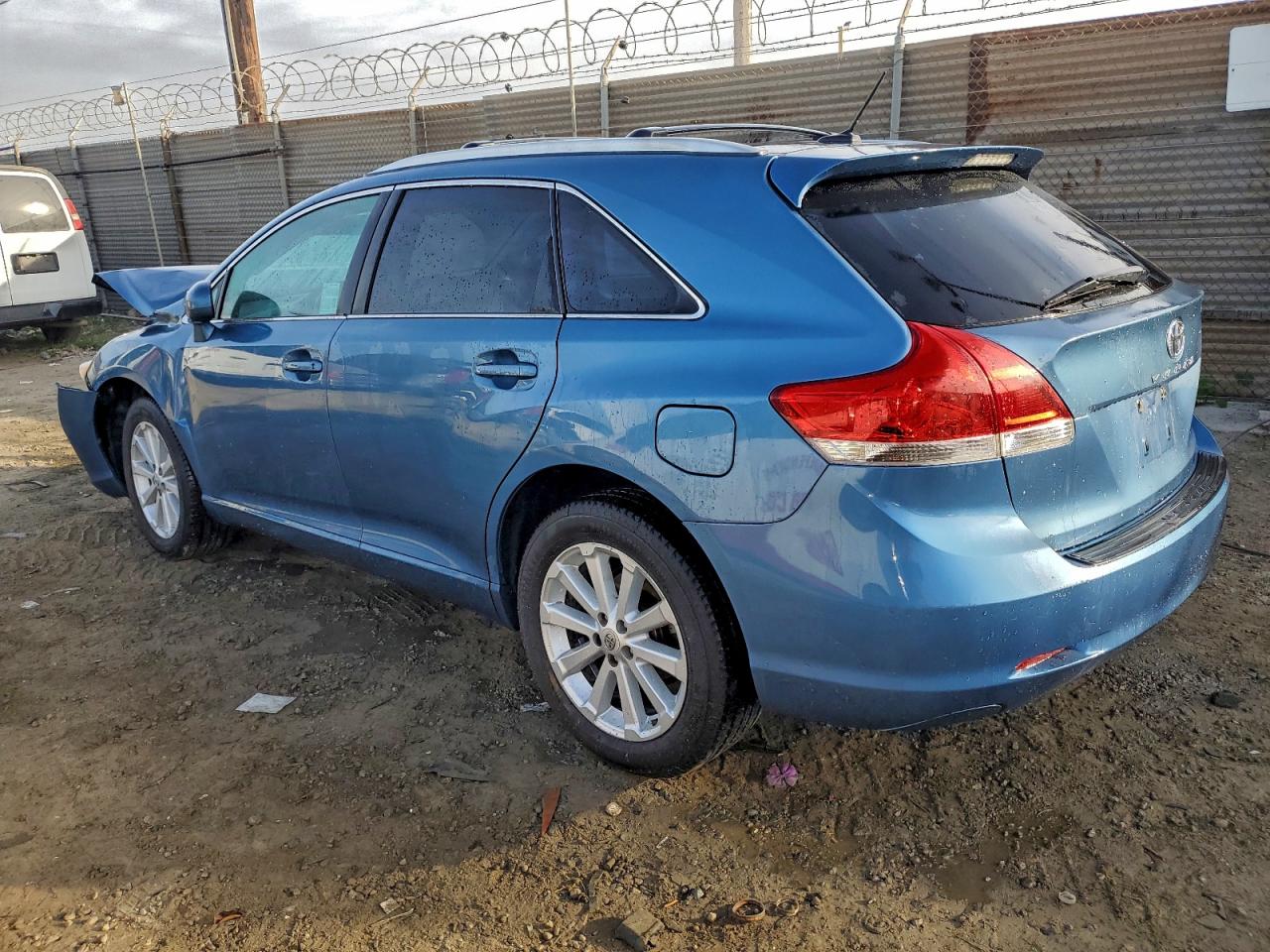 2010 TOYOTA VENZA photo 2