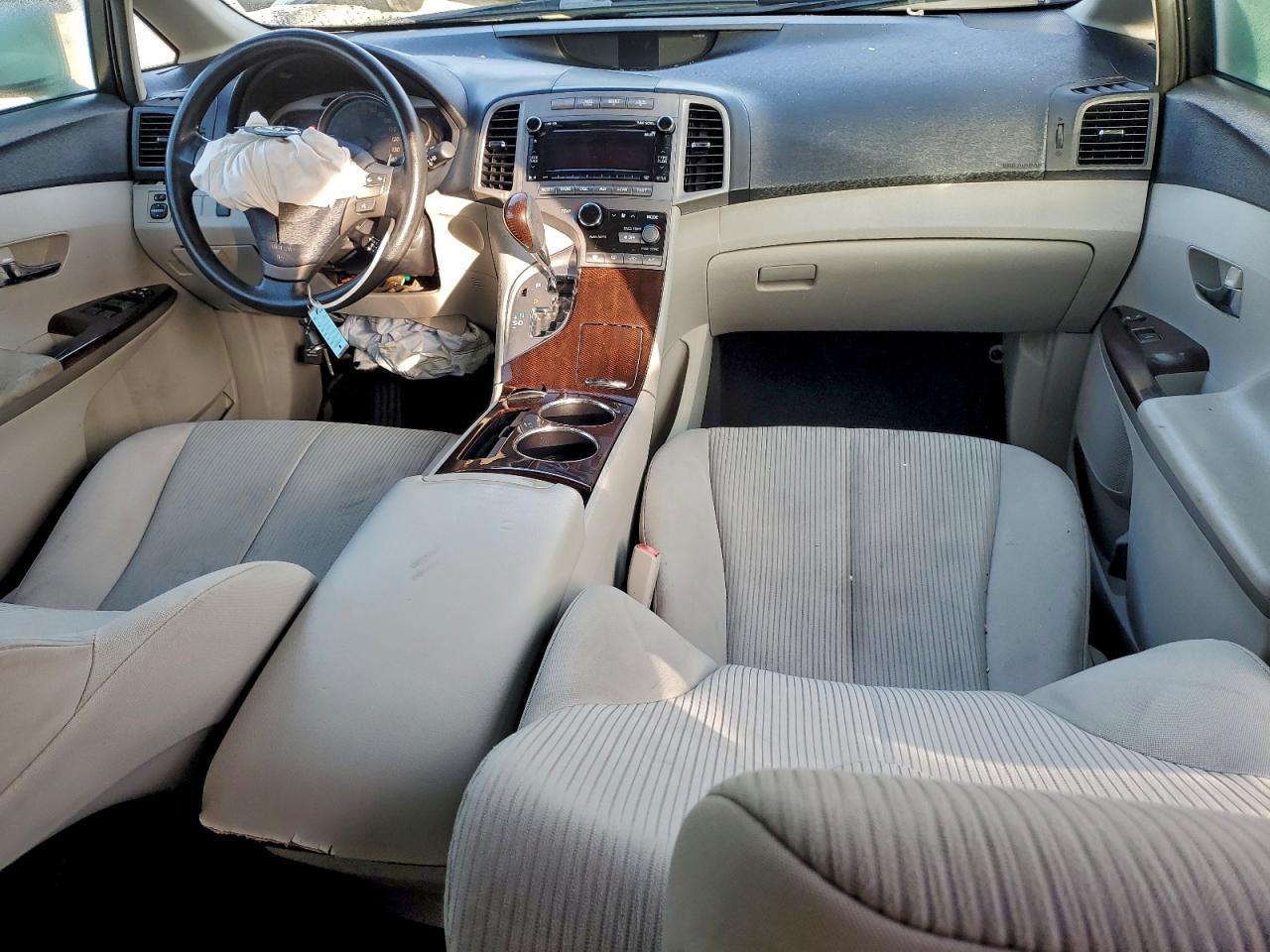 2010 TOYOTA VENZA photo 8