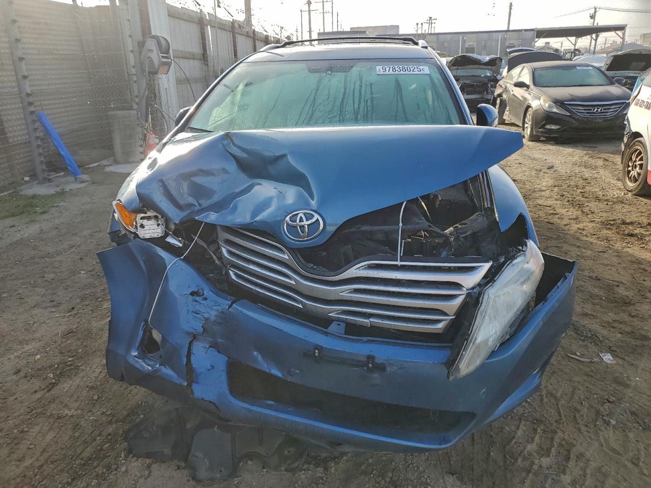 2010 TOYOTA VENZA photo 5
