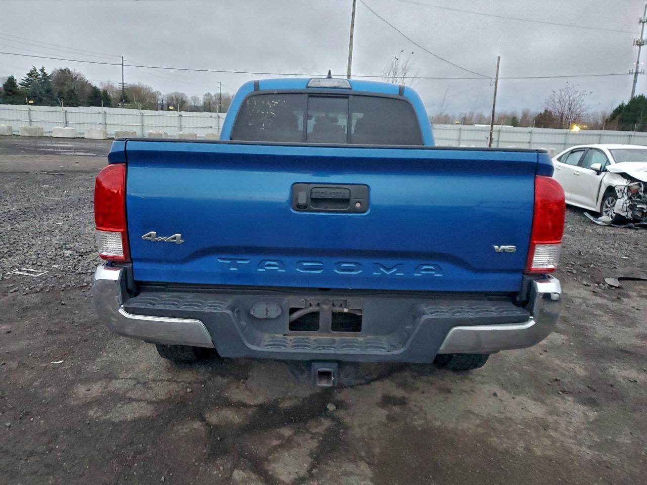 2017 TOYOTA TACOMA DOUBLE CAB photo 6