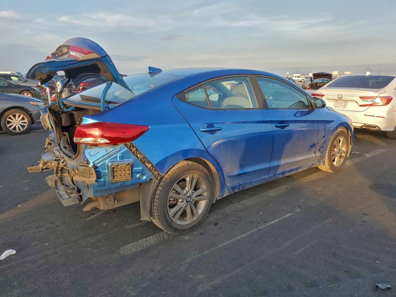 2018 HYUNDAI ELANTRA SEL photo 3