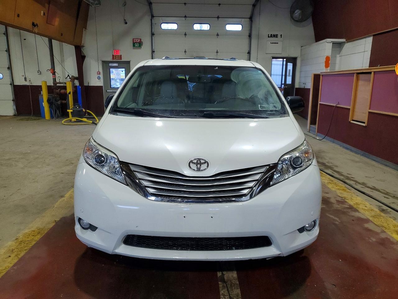 2013 TOYOTA SIENNA XLE photo 5