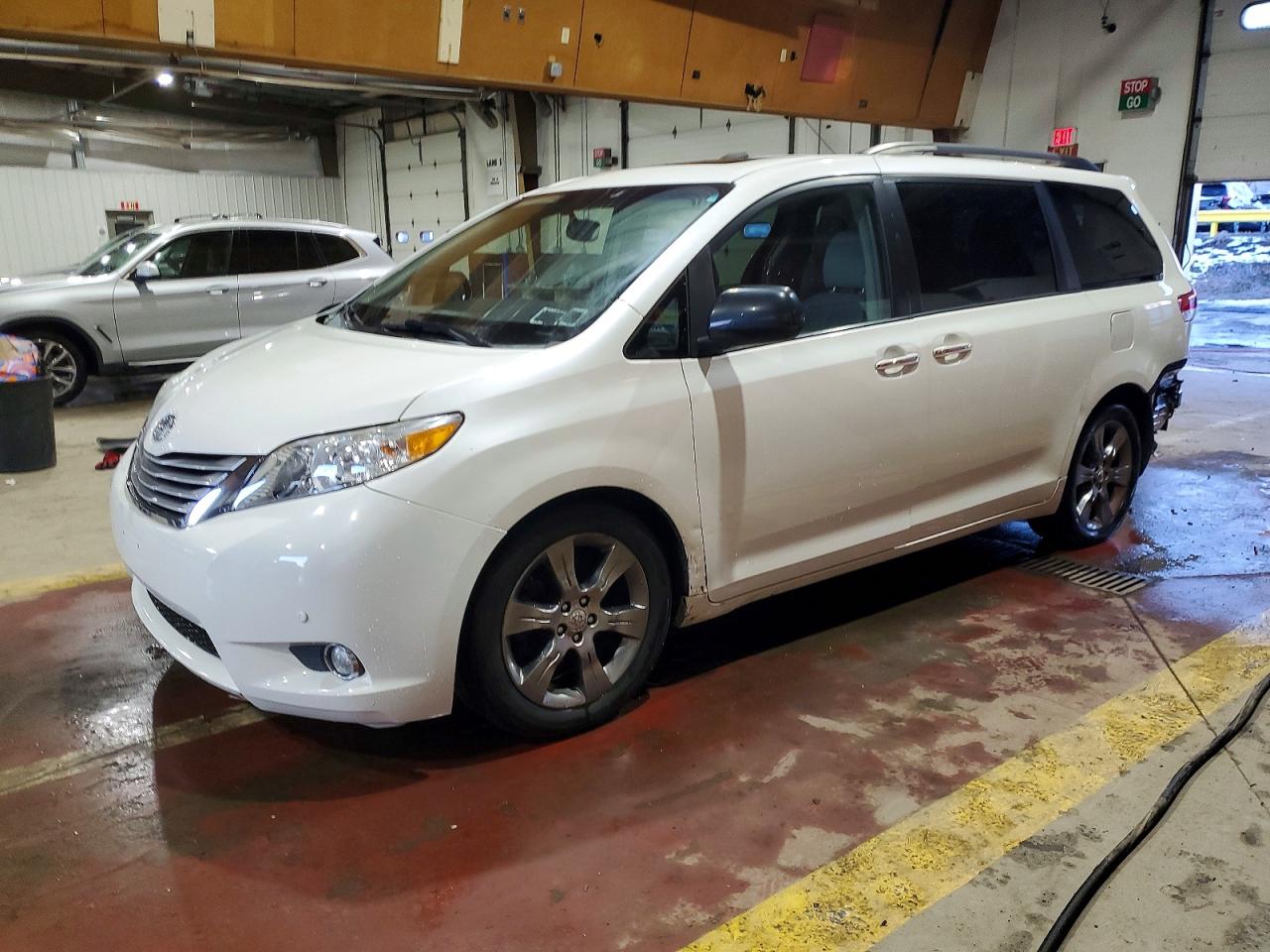 2013 TOYOTA SIENNA