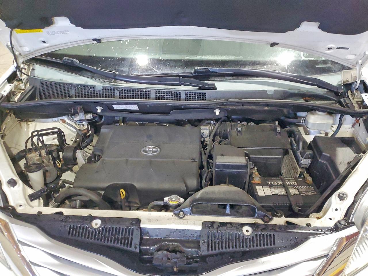 2013 TOYOTA SIENNA XLE photo 12