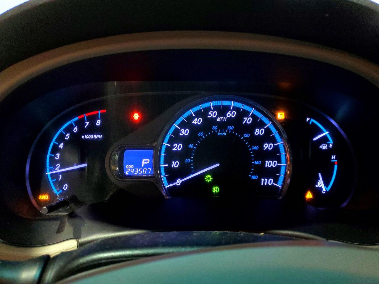 2013 TOYOTA SIENNA XLE photo 9