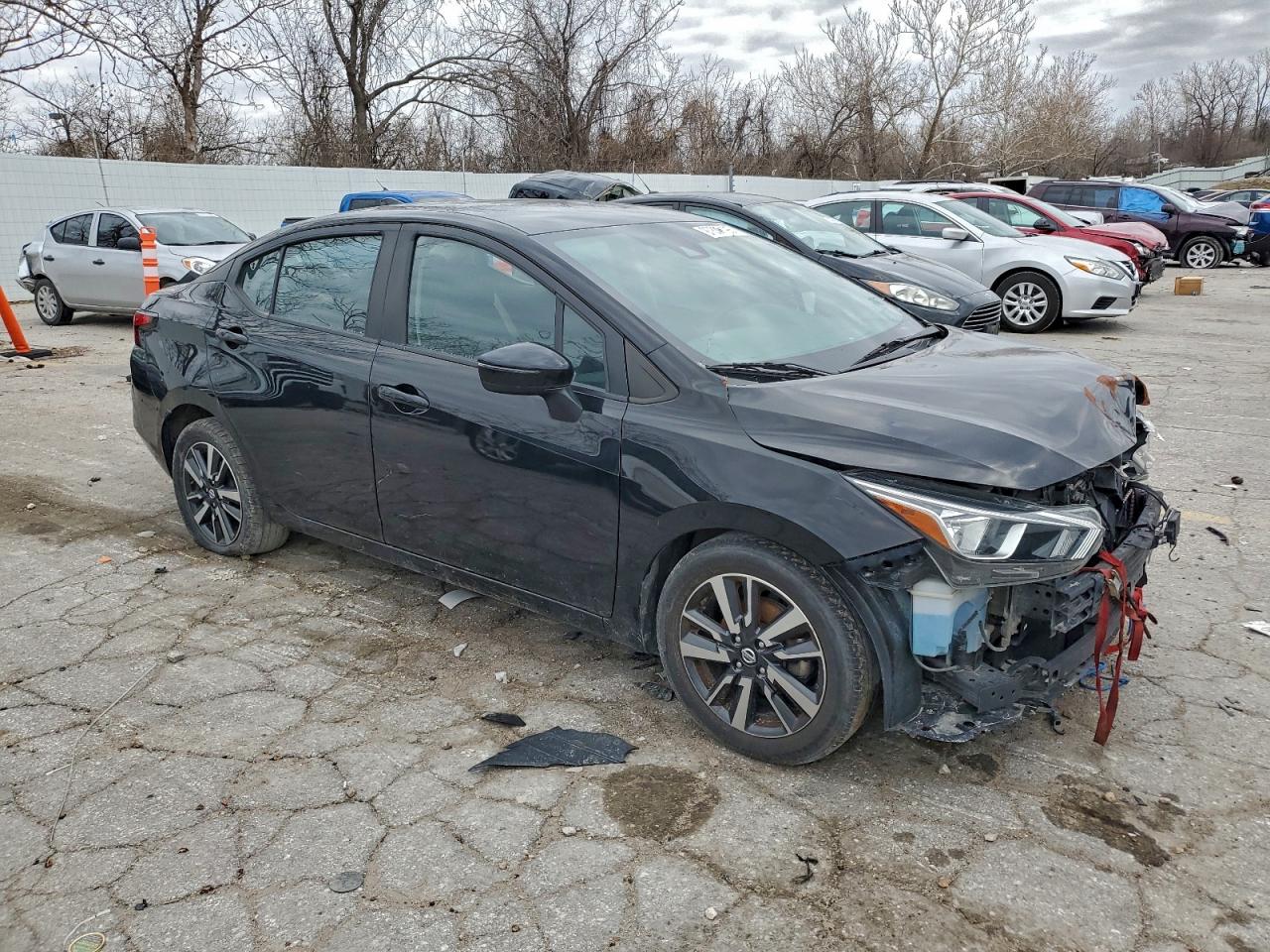 2021 NISSAN VERSA SV photo 4