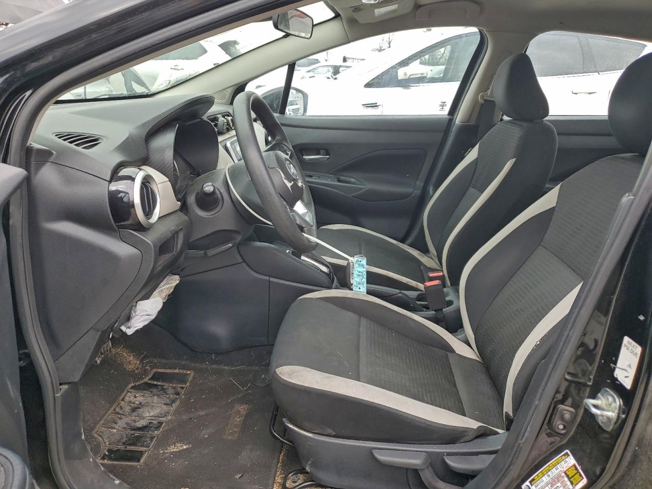 2021 NISSAN VERSA SV photo 7