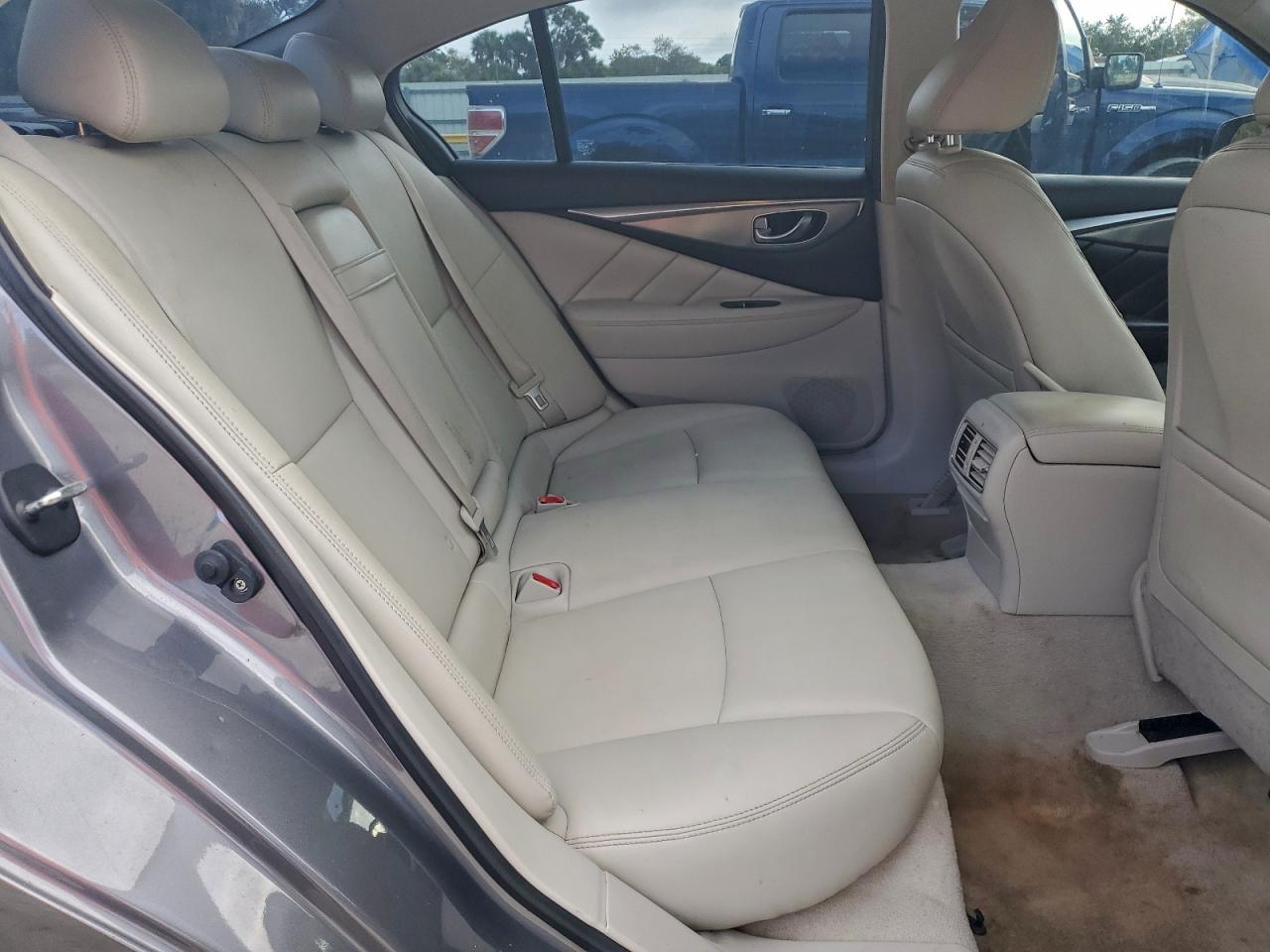 2015 INFINITI Q50 photo 10