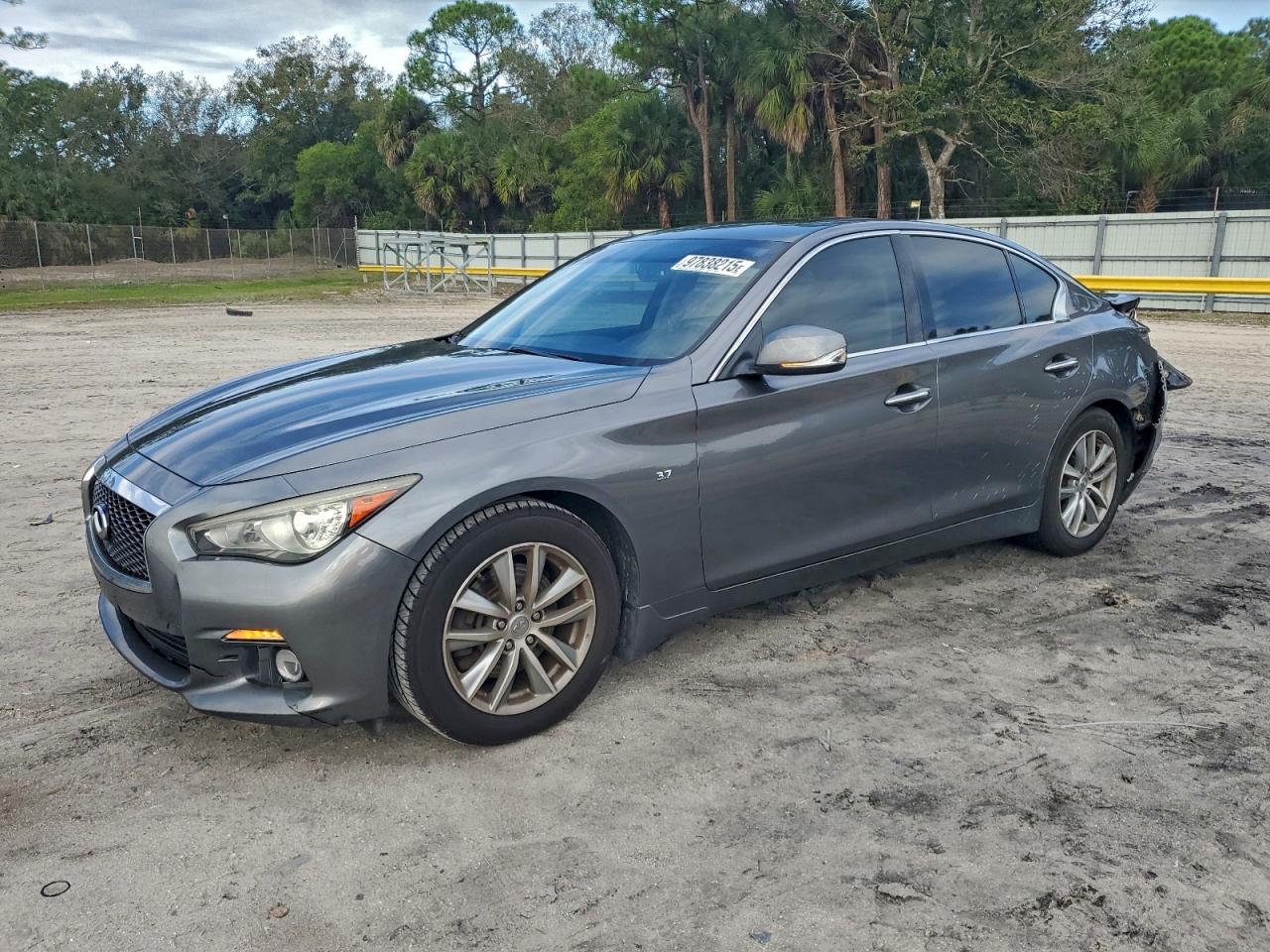 2015 INFINITI Q50
