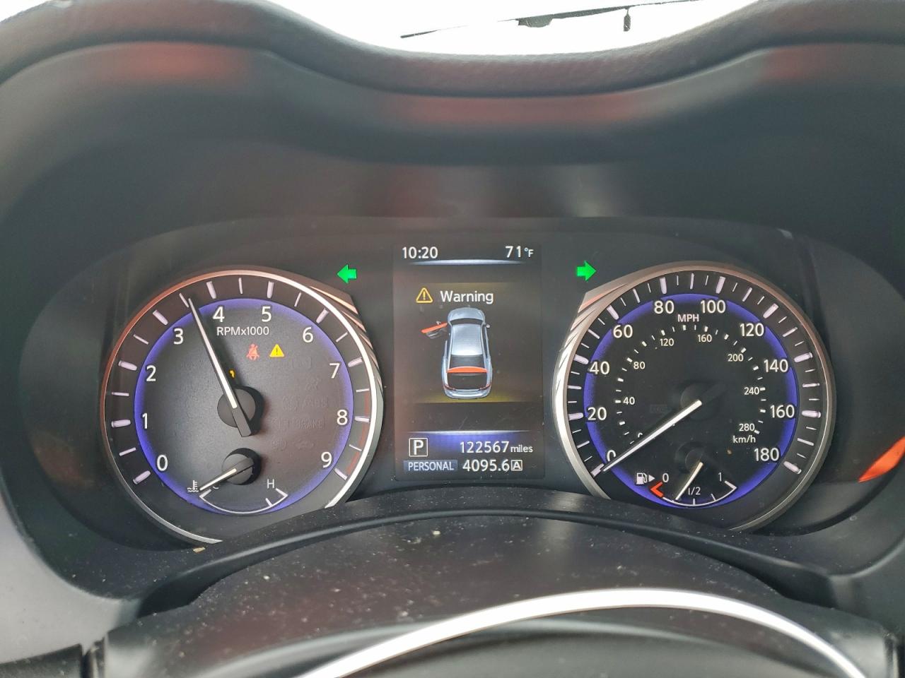 2015 INFINITI Q50 photo 9